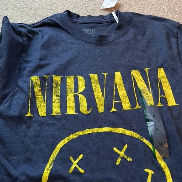 New T-Shirt - Picture 2 of 8